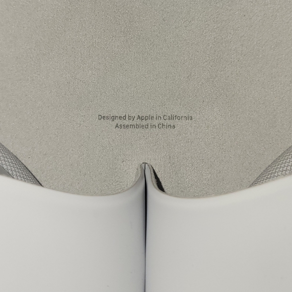 Apple AirPods Max Silver and White - Picture 6 of 10